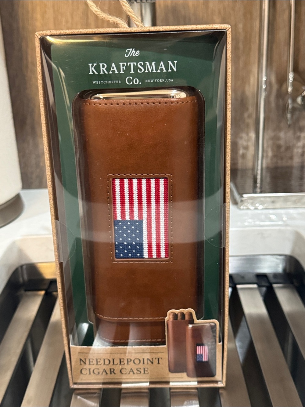The Kraftsman Co. brown leather cigar case needlepoint American flag design. NIB